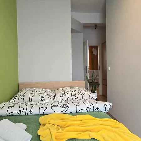 Apartment Pod 12 *